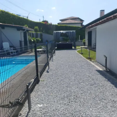 Apartment Entier Avec Piscine Urrugne